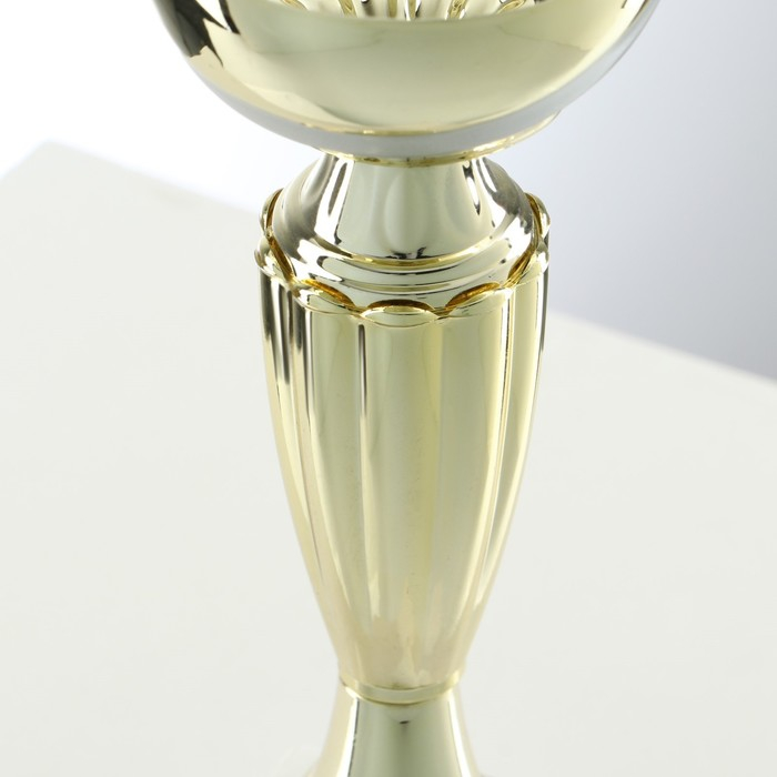 Кубок 106, наградная фигура, золото, подставка камень, 18,8 х 7 х 5 см. Кубок 106, наградная фигура, золото, подставка камень, 18,8 х 7 х 5 см.