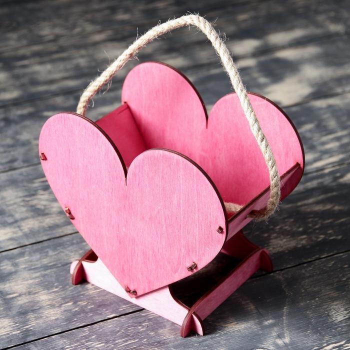 Кашпо деревянное 17.7&times;10.5&times;15 см уникальное "Сердце на двоих", ручка верёвка, бордовый