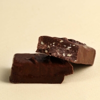 Батончик шоколадный &laquo;С днём рождения&raquo; с изюмом, 50 г.