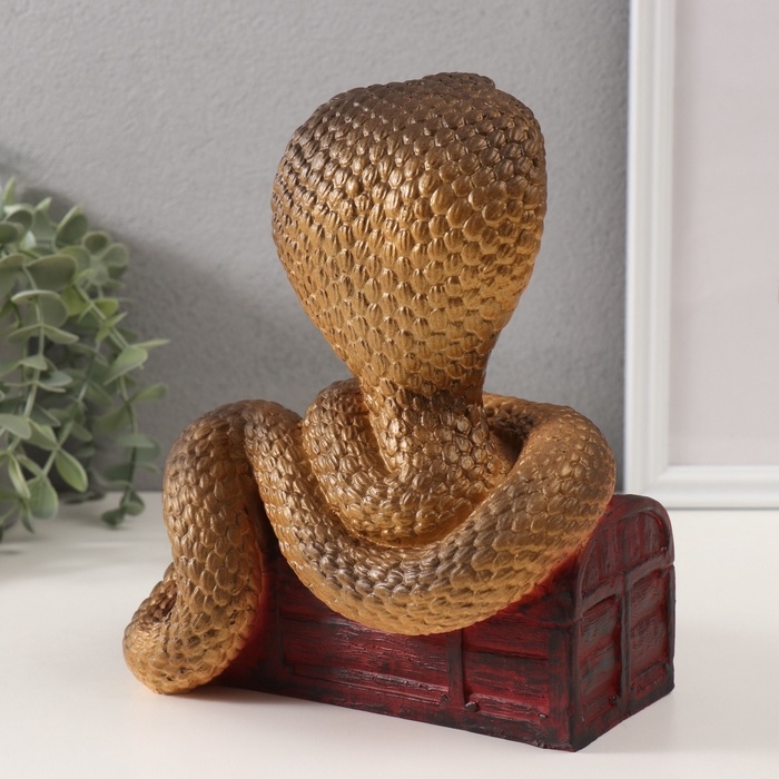 Копилка"КОБРА НА СУНДУКЕ "  20 х 17 х 12 см.