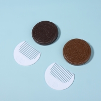 Зеркало складное «Шоколадное чудо», с расчёской, d = 6,6 см, цвет МИКС Зеркало складное «Шоколадное чудо», с расчёской, d = 6,6 см, цвет МИКС