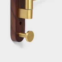 Держатель для полотенец Stölz Hölzern Premiere, ореховое дерево, алюминий, цвет коричневый Держатель для полотенец Stölz Hölzern Premiere, ореховое дерево, алюминий, цвет коричневый