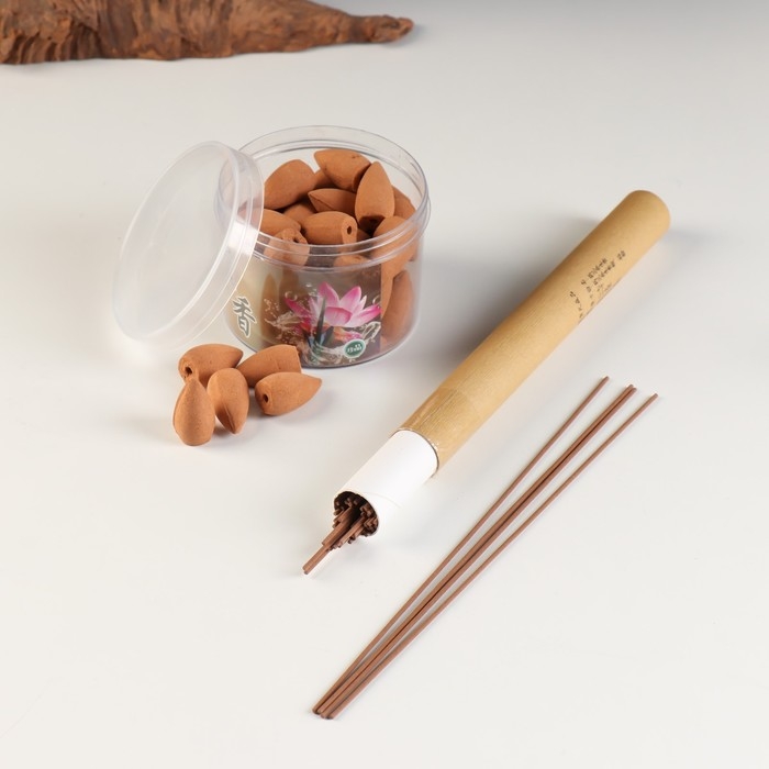 Сувенир дерево, фарфор Сувенир дерево, фарфор "Маленький Будда в красном" с подставкой для благовонии 35х35х9,5 см