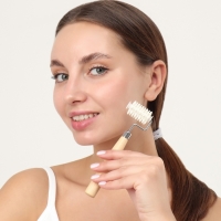 Массажёр для лица и зоны декольте, с шипами, 15,5 &times; 4,6 см, цвет бежевый