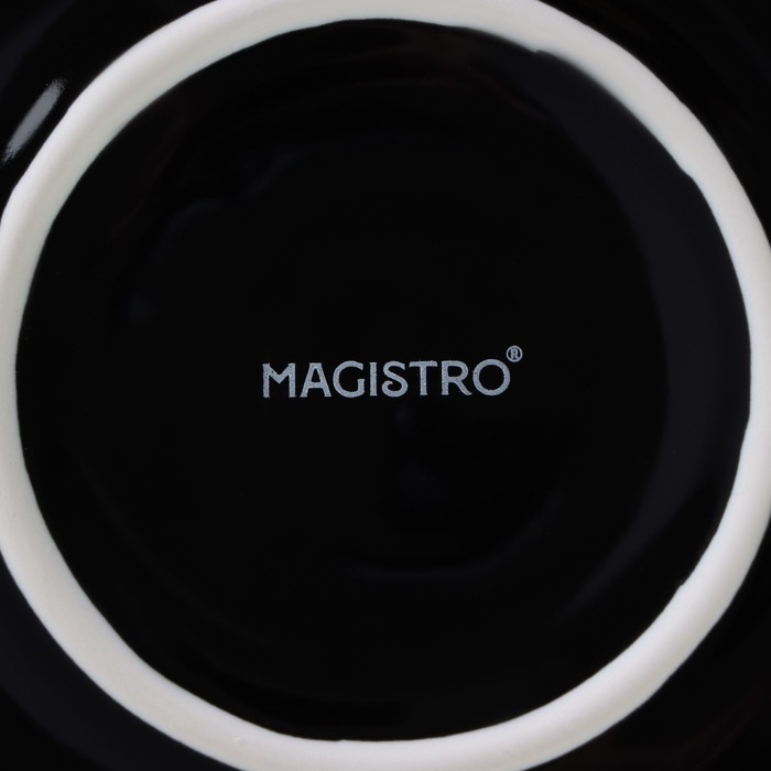 Набор фарфоровой посуды на 2 персоны Magistro La palla, 7 предметов: тарелка d=23 см, 2 тарелки d=23,2 см, 2 тарелки 1000 мл, 2 салатника 1000 мл, цвет чёрный Набор фарфоровой посуды на 2 персоны Magistro La palla, 7 предметов: тарелка d=23 см, 2 тарелки d=23,2 см, 2 тарелки 1000 мл, 2 салатника 1000 мл, цвет чёрный