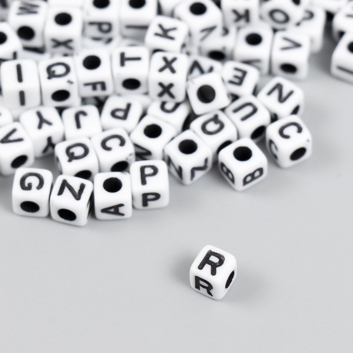 Бусины для творчества пластик "Английские буквы на кубике" белые набор 15 гр 0,5х0,5х0,5 см   547302