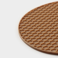 Коврик - подставка под горячее силиконовый, d=140 мм, толщина=3.5 мм, цвет бежевый