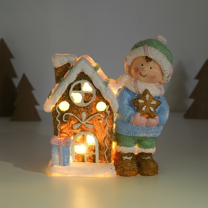 Сувенир керамика свет "Малышка в голубом свитере у пряничного домика" 15х8х16 см