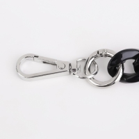 Цепочка для сумки, пластиковая, с карабинами, 23 × 17 мм, 68 см, цвет чёрный/серебряный Цепочка для сумки, пластиковая, с карабинами, 23 × 17 мм, 68 см, цвет чёрный/серебряный