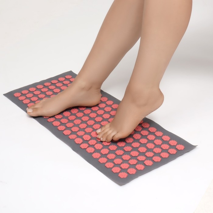 Ипликатор-коврик, основа спанбонд, 140 модулей, 28 &times; 64 см, цвет тёмно-серый/красный