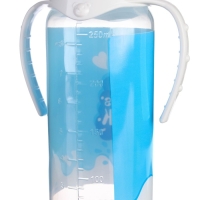 Бутылочка для кормления подарочная «Молочный коктейль», классическое горло, 250 мл., от 0 мес., с соской, с ручками Бутылочка для кормления подарочная «Молочный коктейль», классическое горло, 250 мл., от 0 мес., с соской, с ручками