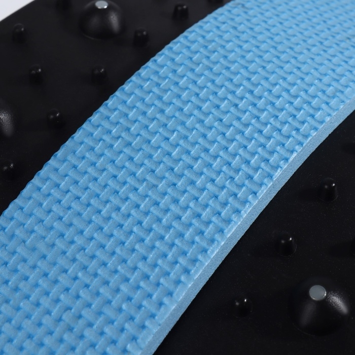 Массажёр для спины, трёхуровневый, с магнитом, 36 &times; 23 см, цвет МИКС