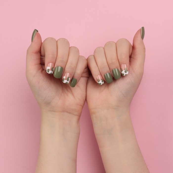 Накладные ногти &laquo;Хакки&raquo;, 12 шт, с клеевыми пластинами, форма мягкий квадрат, цвет зелёный/белый