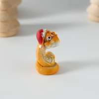 Сувенир полистоун "Добрый змей в новогоднем колпаке" МИКС 2,5х2,5х4 см