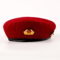 Карнавальный набор «Сильный солдат» красный берет, размер 54-56, значок, флажок Карнавальный набор «Сильный солдат» красный берет, размер 54-56, значок, флажок