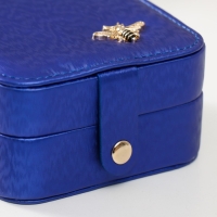 Шкатулка текстиль для украшений "Перелив с украшением" синяя 10х10х6 см Шкатулка текстиль для украшений "Перелив с украшением" синяя 10х10х6 см