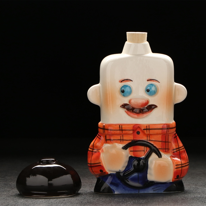 Штоф фарфоровый &laquo;Водитель. 30 октября&raquo;, в упаковке книге