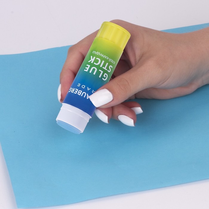 Клей-карандаш PVP 21г BRAUBERG GRADE, в градиентном корпусе, ассорти 271247 Клей-карандаш PVP 21г BRAUBERG GRADE, в градиентном корпусе, ассорти 271247