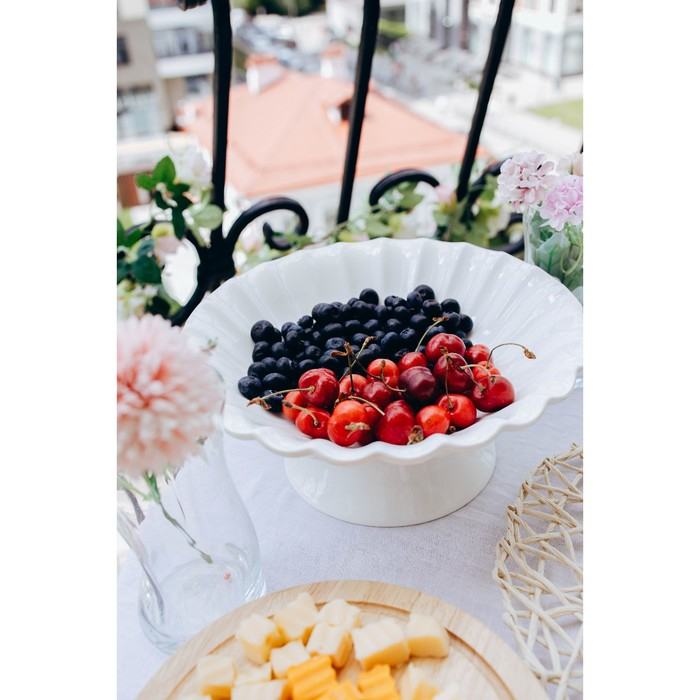 Подставка для тортов и десертов фарфоровая Magistro &laquo;Цветок&raquo;, d=15 см