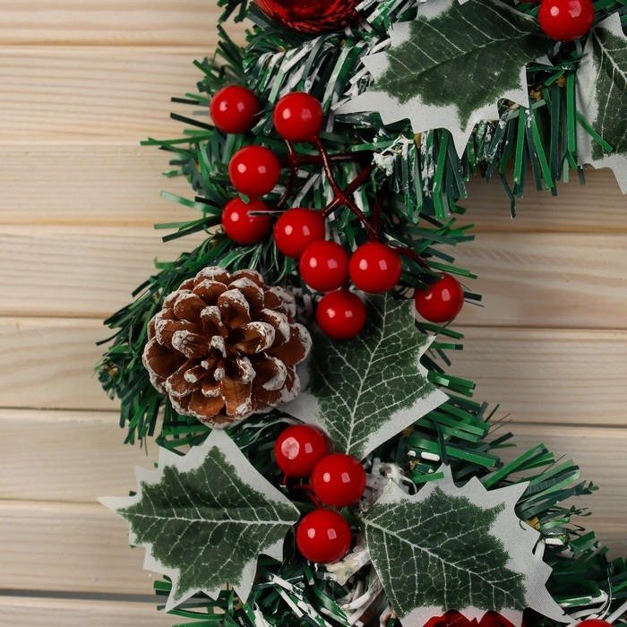 Венок новогодний d-30 см "Лесной фестиваль" ягоды листья