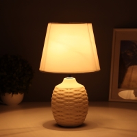Лампа настольная "Плетение" 1х40Вт Е14 бежевый 19,5х19,5х35,5см Лампа настольная "Плетение" 1х40Вт Е14 бежевый 19,5х19,5х35,5см