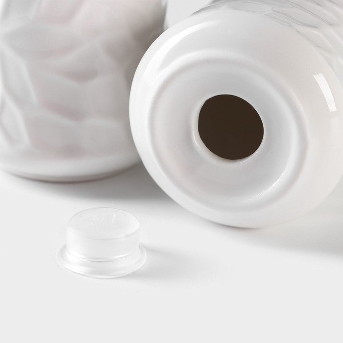 Набор фарфоровый для специй на бамбуковой подставке BellaTenero, 3 предмета: солонка 100 мл, перечница 100 мл, салфетница, цвет белый Набор фарфоровый для специй на бамбуковой подставке BellaTenero, 3 предмета: солонка 100 мл, перечница 100 мл, салфетница, цвет белый