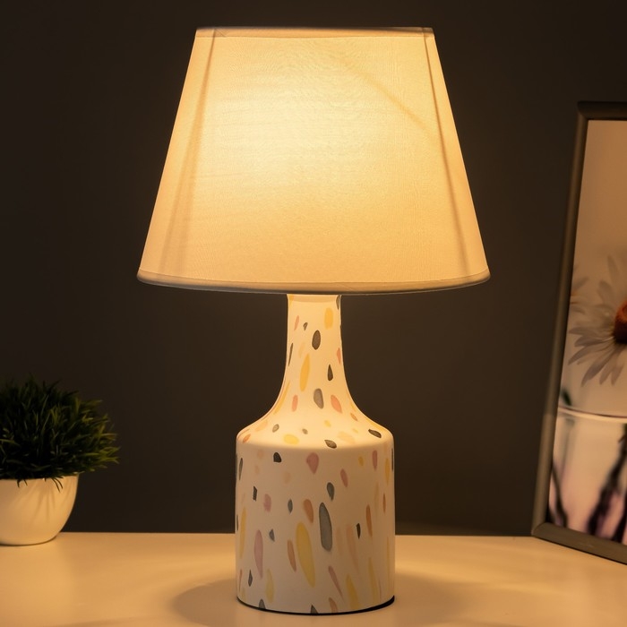 Настольная лампа "Изель" E14 40Вт белый 22,5х22,5х37 см RISALUX