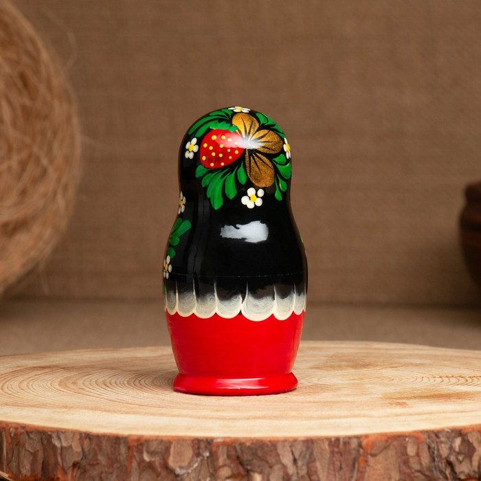 Матрёшка «Земляничка», чёрный платок, 3 кукольная, 10 см Матрёшка «Земляничка», чёрный платок, 3 кукольная, 10 см