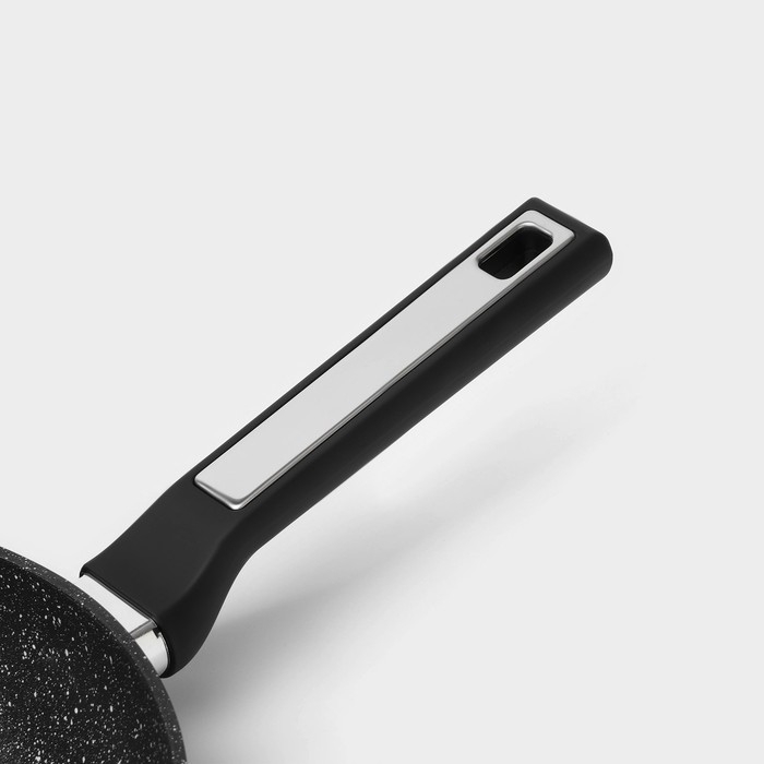 Сковорода Magistro Warrior, d=24 см, h=4,7 см, ручка soft-touch, антипригарное покрытие, индукция, цвет чёрный Сковорода Magistro Warrior, d=24 см, h=4,7 см, ручка soft-touch, антипригарное покрытие, индукция, цвет чёрный