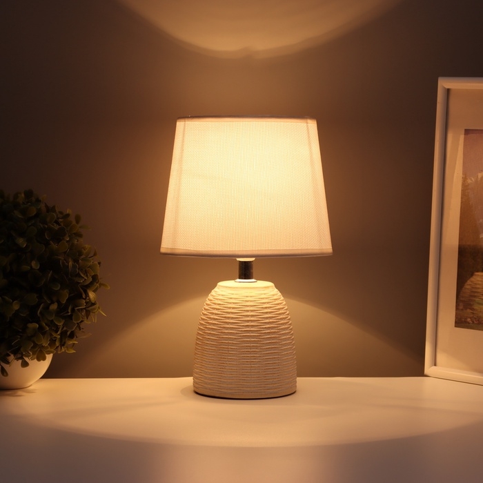 Лампа настольная "Плетение" 1х40Вт Е14 белый 20х20х34см