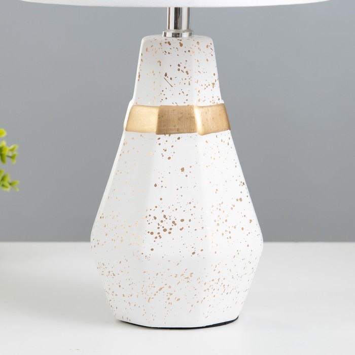 Настольная лампа Настольная лампа "Айседора" E14 40Вт белый-золото 23х23х40 см RISALUX