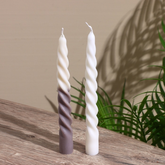 Свеча закрученная двухцветная 2,2х2,2х18 см, соевый воск МИКС Свеча закрученная двухцветная 2,2х2,2х18 см, соевый воск МИКС