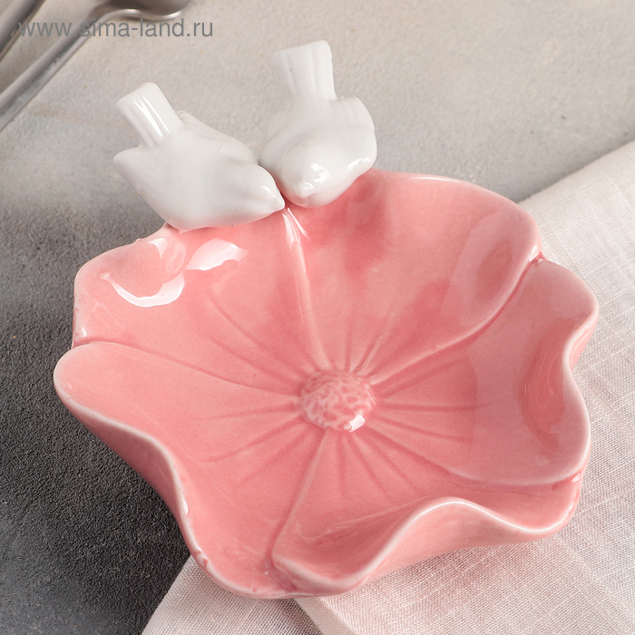 Блюдо керамическое &laquo;Голубки на цветке&raquo;, 14&times;14 см, цвет розовый