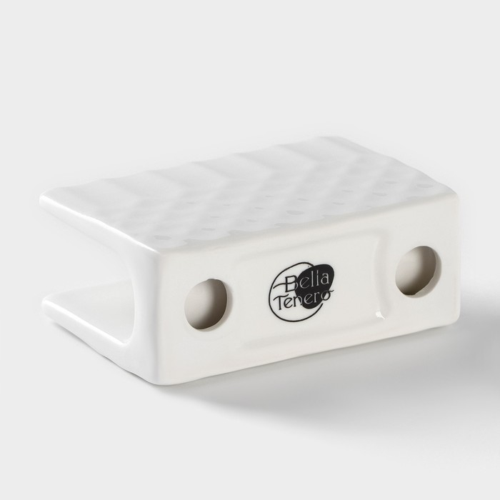 Набор фарфоровый для специй на бамбуковой подставке BellaTenero, 4 предмета: солонка 110 мл, перечница 110 мл, салфетница, подставка-держатель, цвет белый