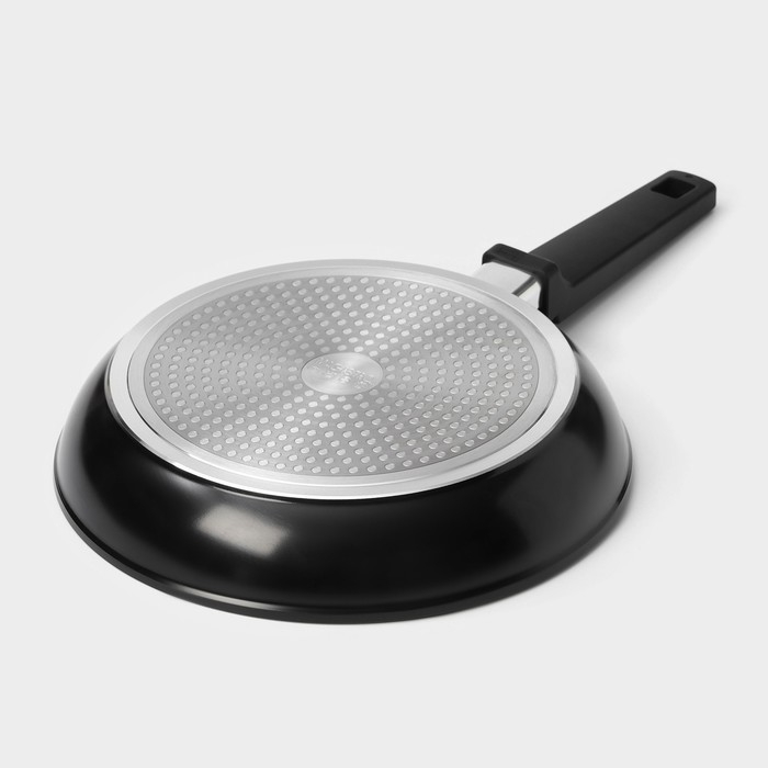 Сковорода Magistro Flame, d=26 см, h=4,9 см, ручка soft-touch, антипригарное покрытие, индукция, цвет чёрный Сковорода Magistro Flame, d=26 см, h=4,9 см, ручка soft-touch, антипригарное покрытие, индукция, цвет чёрный