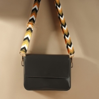 Ручка для сумки &laquo;Орнамент галки&raquo;, стропа, с карабинами, 139 &plusmn; 3 &times; 3,8 см, цвет бежевый/белый/чёрный