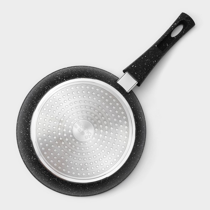 Сковорода кованая Magistro Dark, d=22 см, съёмная ручка soft-touch, антипригарное покрытие, индукция, цвет чёрный Сковорода кованая Magistro Dark, d=22 см, съёмная ручка soft-touch, антипригарное покрытие, индукция, цвет чёрный