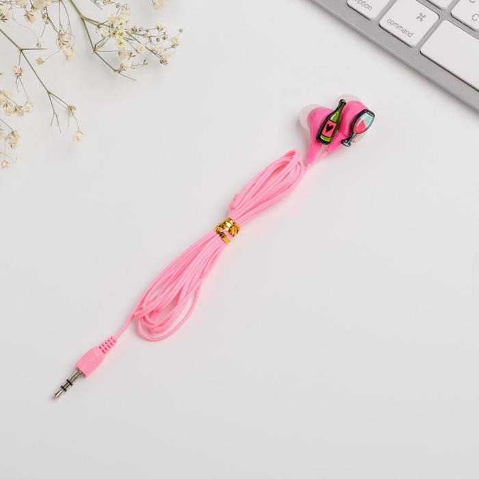 Наушники вакуумные на открытке &laquo;Хочу пить вино&raquo;, 11 х 20,8 см