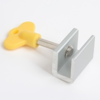 Блокиратор для окон и раздвижных дверей «Ключик», под профиль 10 мм, цвет желтый, Крошка Я Блокиратор для окон и раздвижных дверей «Ключик», под профиль 10 мм, цвет желтый, Крошка Я