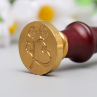 Печать для сургуча с деревянной ручкой "Розы и сердце" 9х2,5х2,5 см Печать для сургуча с деревянной ручкой "Розы и сердце" 9х2,5х2,5 см