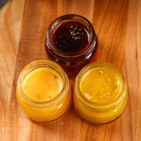 Набор &laquo;Радостных дней&raquo; : 2 крем-меда и варенье с шишками по 30 г.