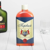 Коробка жестяная в форме бутылки под крепкий алкоголь «Первый» Коробка жестяная в форме бутылки под крепкий алкоголь «Первый»
