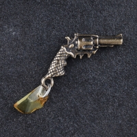 Брелок-талисман "Револьвер", натуральный янтарь Брелок-талисман "Револьвер", натуральный янтарь