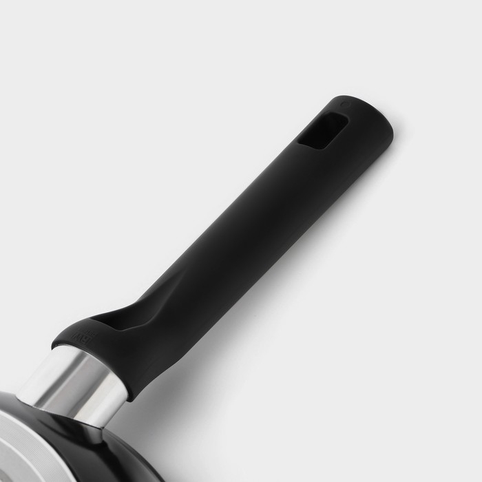 Сковорода Magistro Warrior, d=26 см, h=4,9 см, ручка soft-touch, антипригарное покрытие, индукция, цвет чёрный Сковорода Magistro Warrior, d=26 см, h=4,9 см, ручка soft-touch, антипригарное покрытие, индукция, цвет чёрный