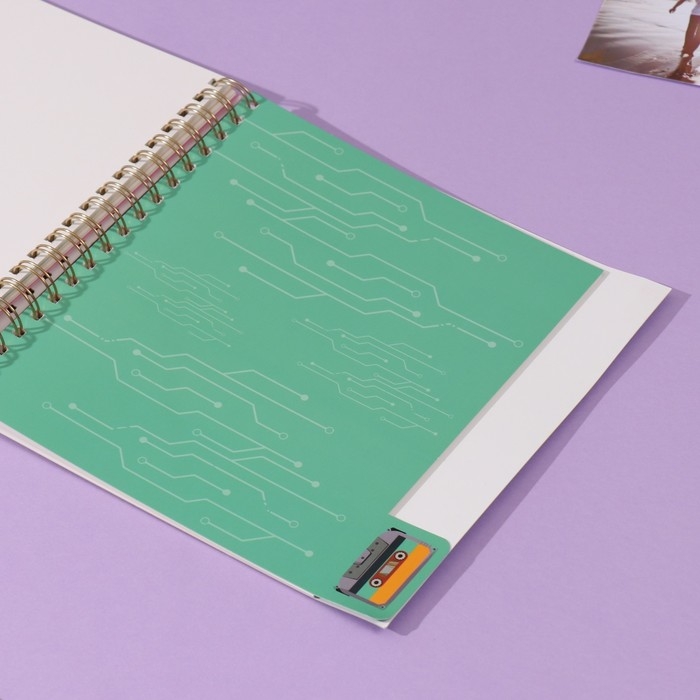 Фотоальбом на спирали 20 листов Фотоальбом на спирали 20 листов "Магнитофон" объёмный элемент + 4 вкладки 24х24 см