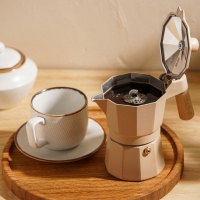 Кофеварка гейзерная SL Home &laquo;Ферамо&raquo;, 150 мл, 11&times;15,5&times;12 см, цвет бежевый