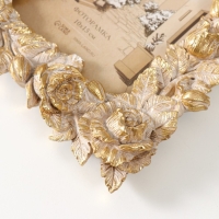 Фоторамка полистоун 10х15 см "Пионовидные розы" золотистая состаренная 16,6х2,9х21,3 см Фоторамка полистоун 10х15 см "Пионовидные розы" золотистая состаренная 16,6х2,9х21,3 см