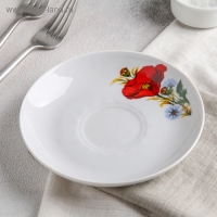 Блюдце фарфоровое «Маки красные», d=15 см, цвет белый Блюдце фарфоровое «Маки красные», d=15 см, цвет белый