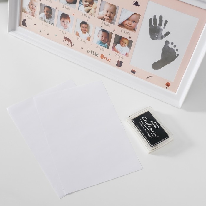 Фоторамка на 12 фото 3х3 см с штемп.подушкой Фоторамка на 12 фото 3х3 см с штемп.подушкой "Такой маленький" белая 2х38х20 см