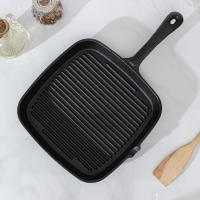 Сковорода гриль чугунная Доляна &laquo;Квадрат&raquo;, 23&times;23 см, со сливом и ручкой, цвет чёрный